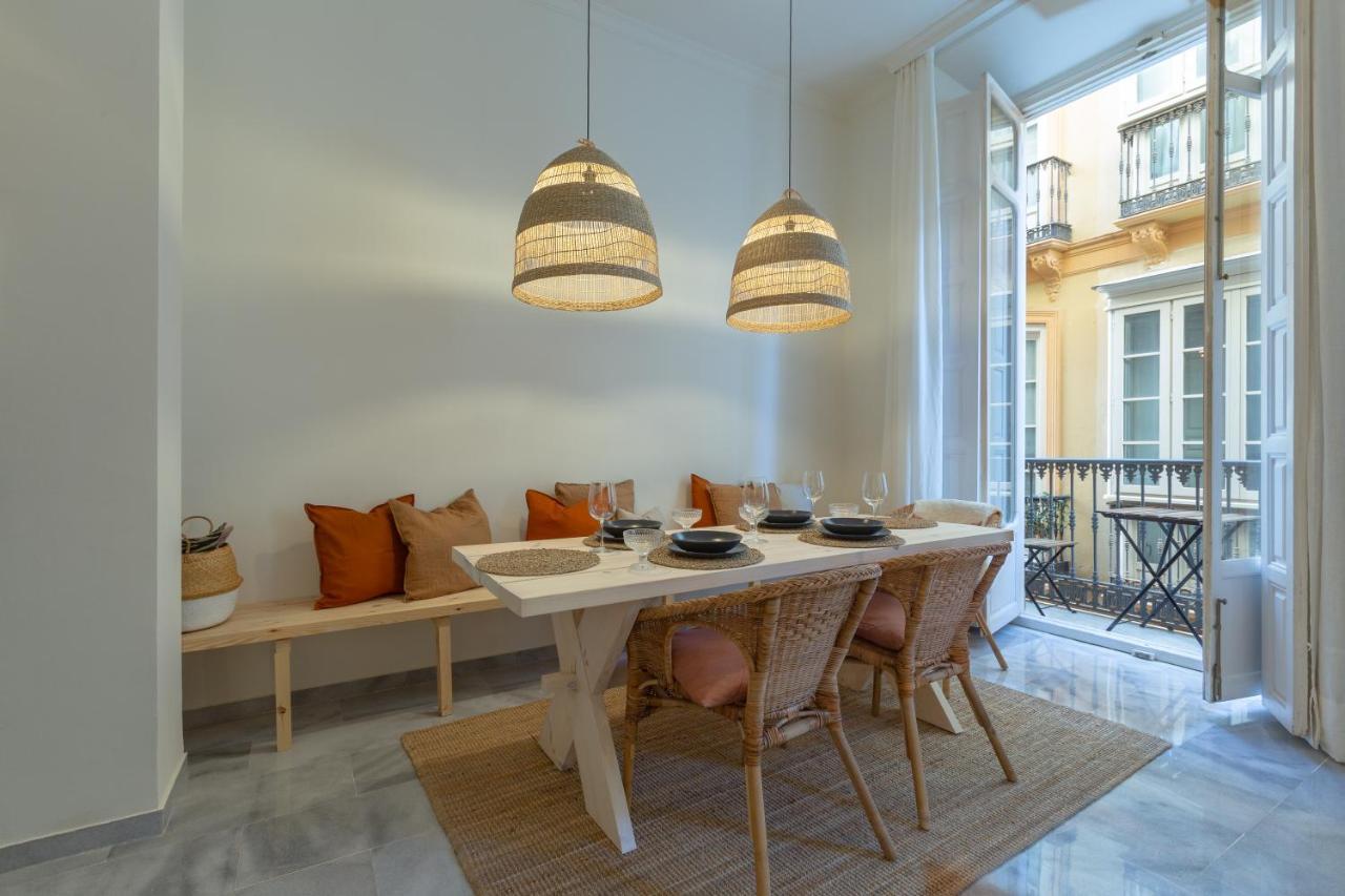 Puerta De Larios: Central Three-Bedroom Apartment With Balconies And Patio Málaga Esterno foto