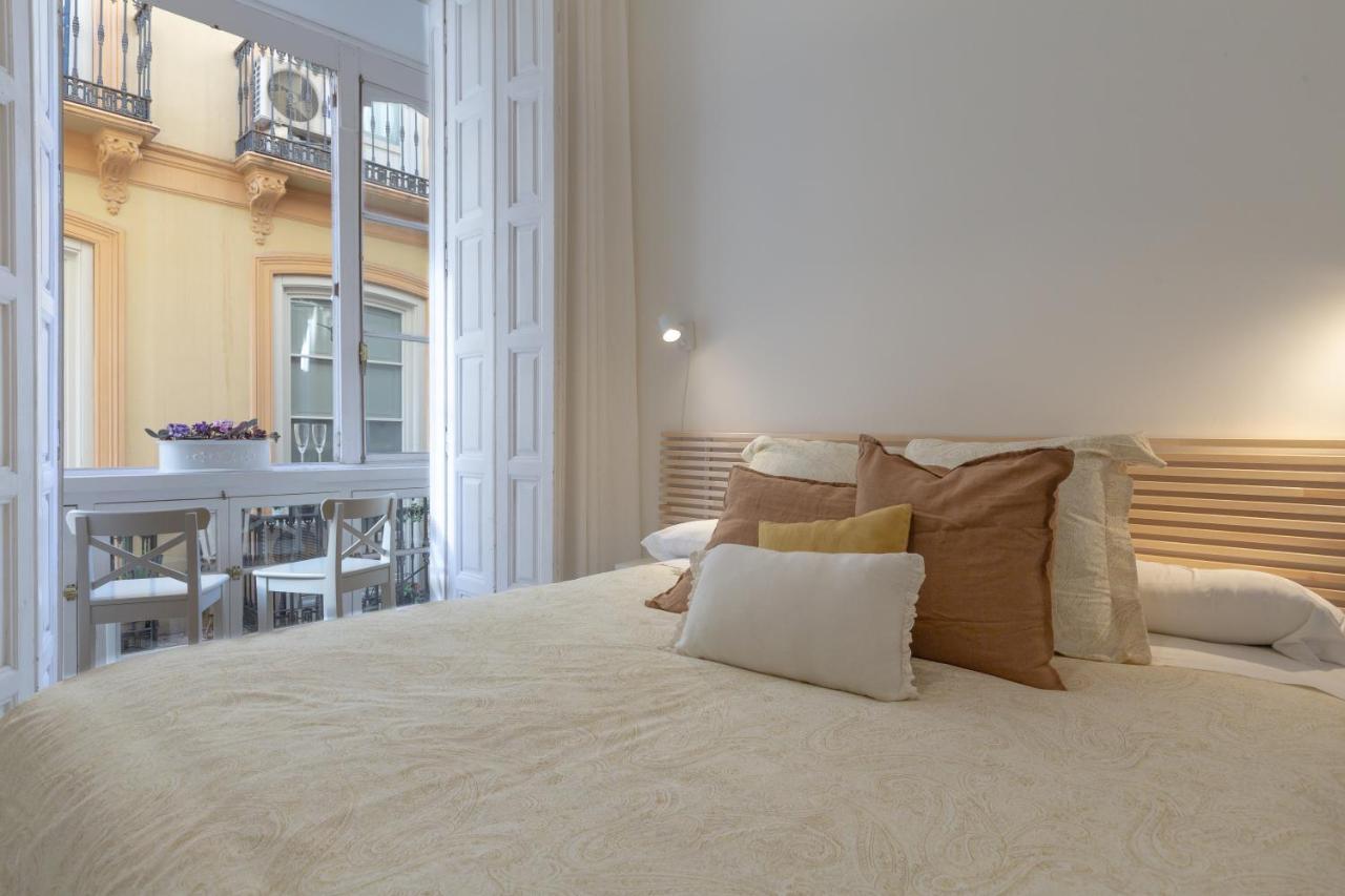 Puerta De Larios: Central Three-Bedroom Apartment With Balconies And Patio Málaga Esterno foto