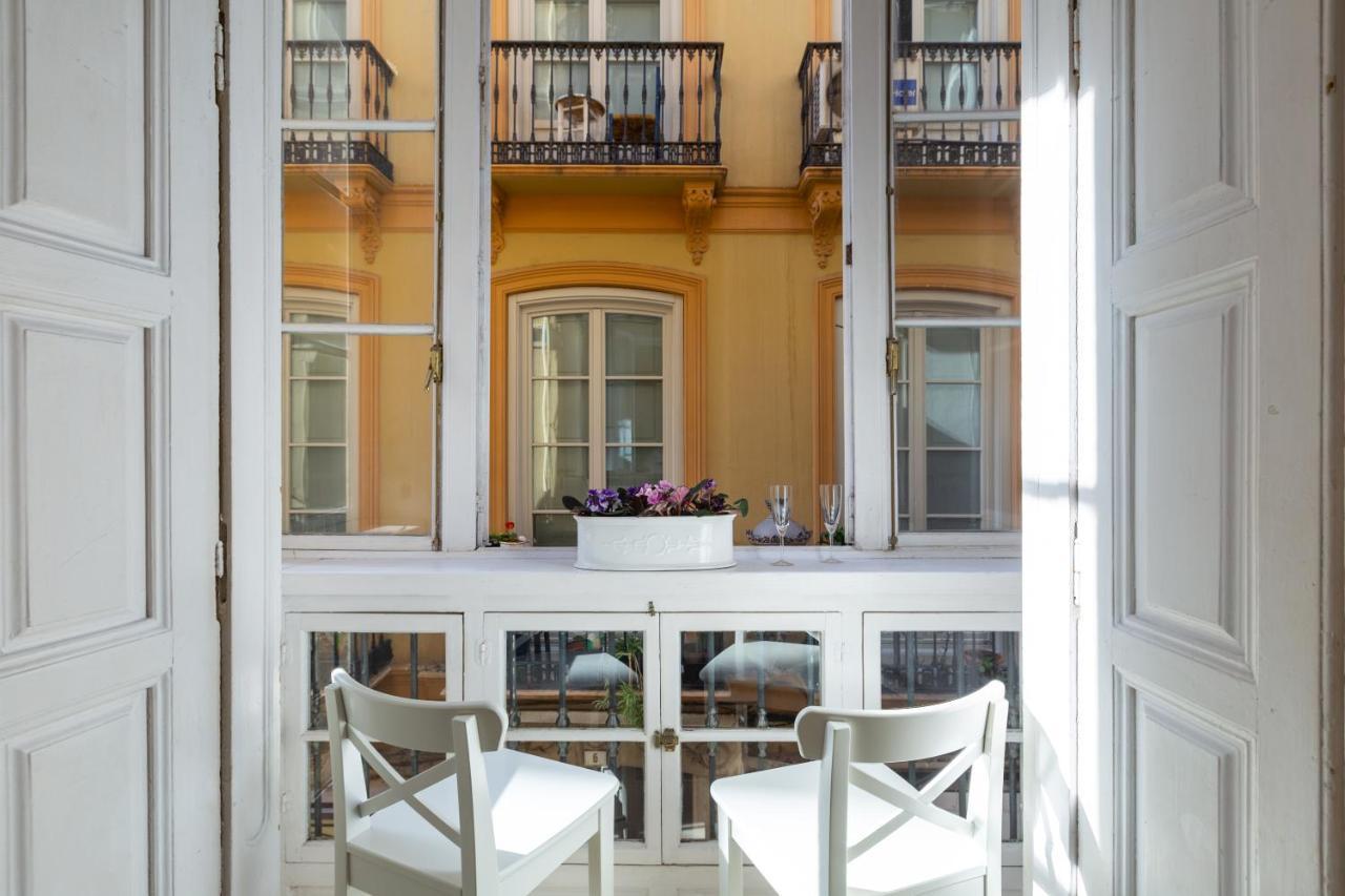 Puerta De Larios: Central Three-Bedroom Apartment With Balconies And Patio Málaga Esterno foto