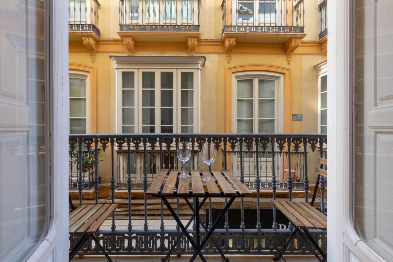 Puerta De Larios: Central Three-Bedroom Apartment With Balconies And Patio Málaga Esterno foto