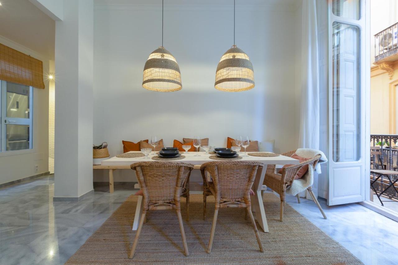 Puerta De Larios: Central Three-Bedroom Apartment With Balconies And Patio Málaga Esterno foto
